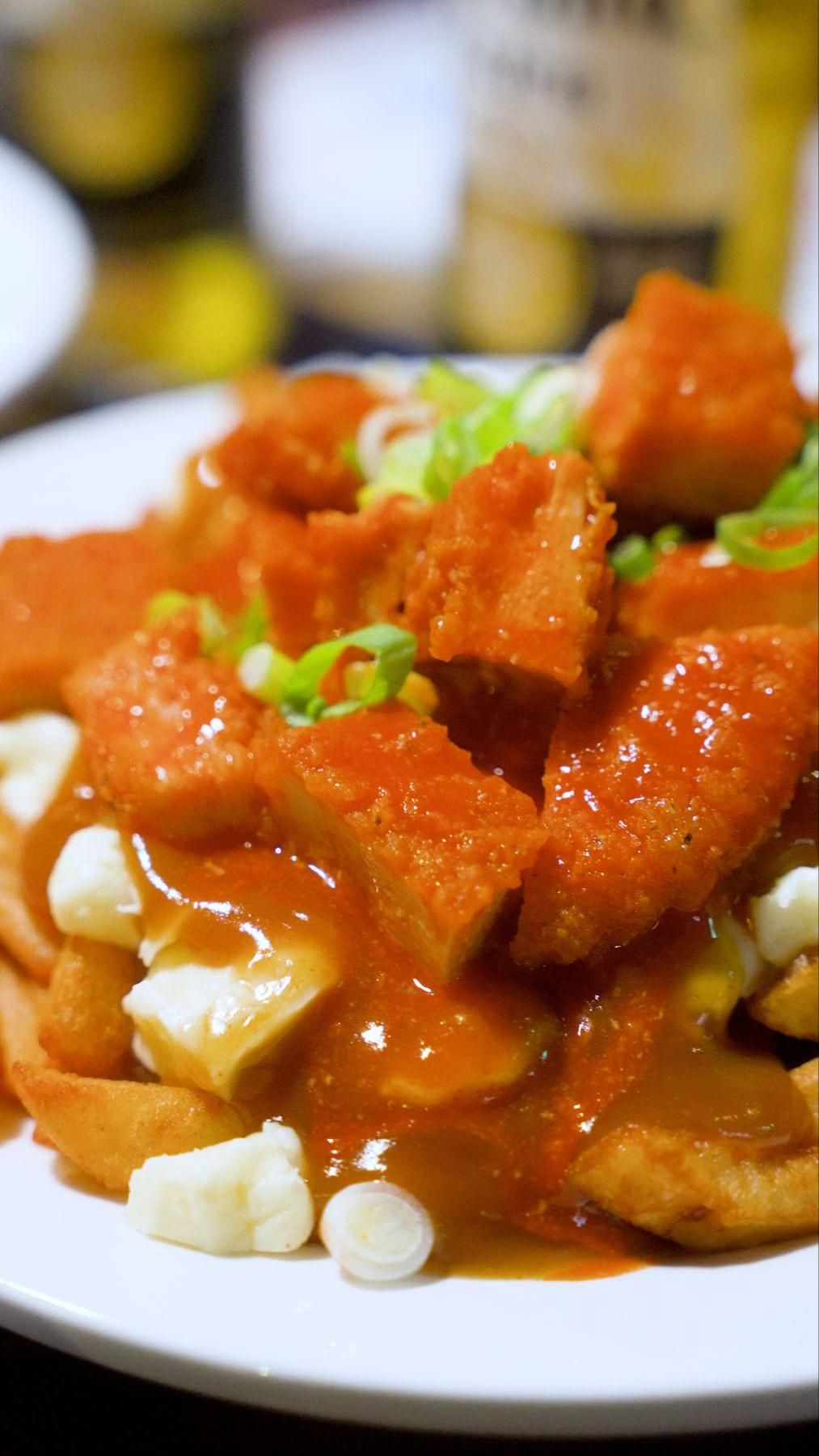 Poutine au poulet buffalo